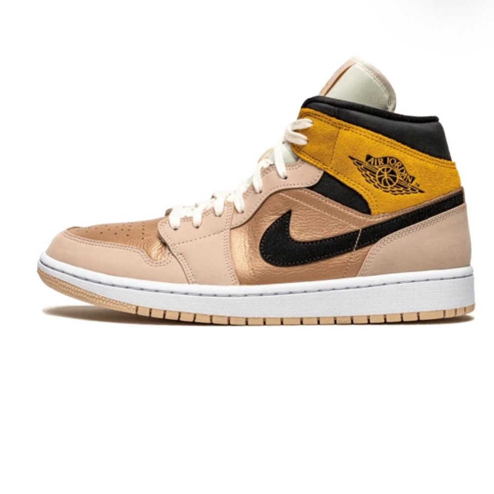 NEW Women’s Nike Air Jordan 1 Mid SE Particle Beige Size: 6
